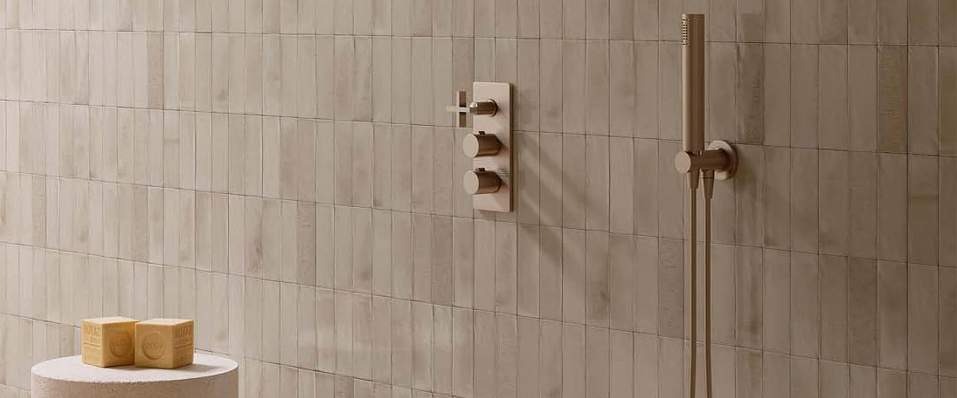 Moderne tegelshowroombanner met mozaïekvloer