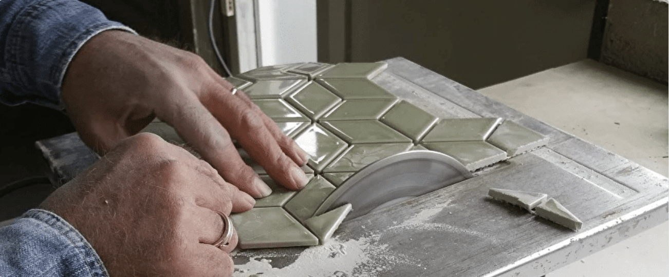 Snijden of knippen van mozaïek - Mozaiektegel.com