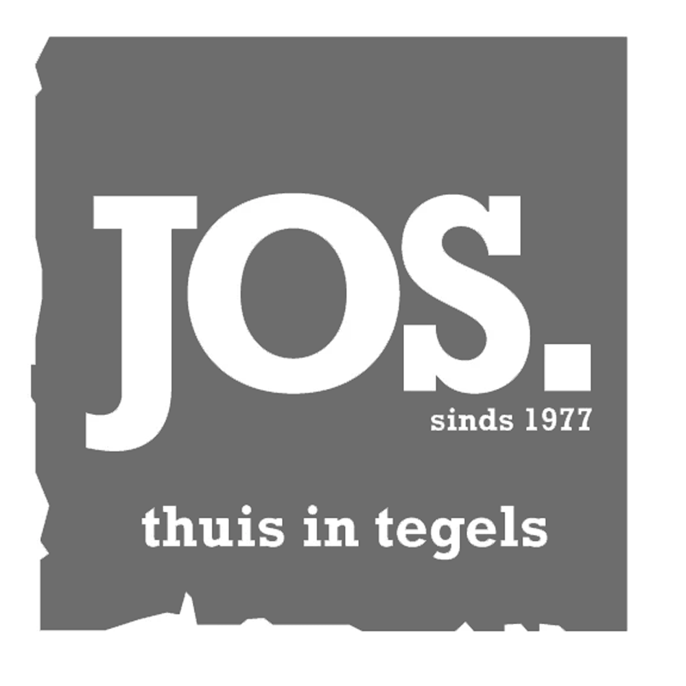 woonkamer met warme houtlook vloertegels van JOS Thuis in Tegels