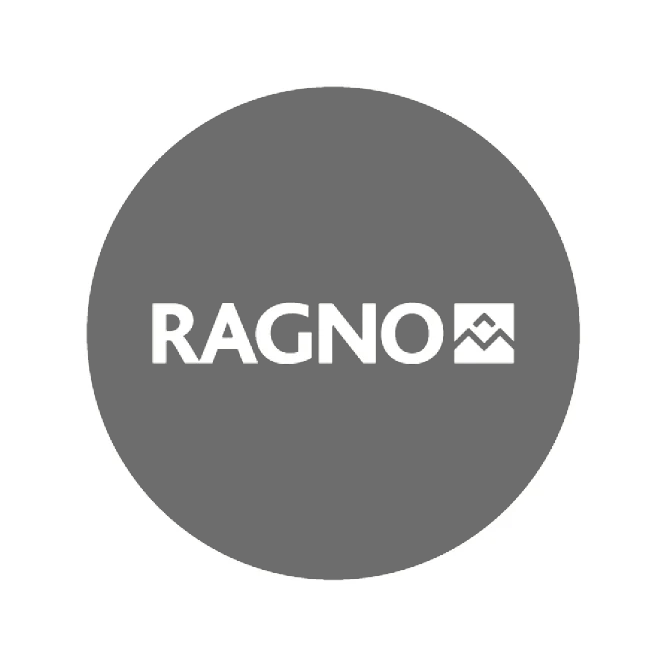 Glanzende groene Ragno wandtegels in de badkamer.