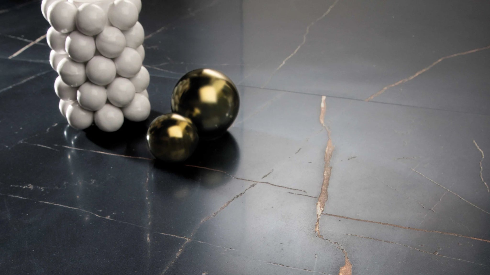 ABK Imoker Sensi Vloertegel 1200X1200 Precious Black 8,5mm Glans - Mozaiektegel.com