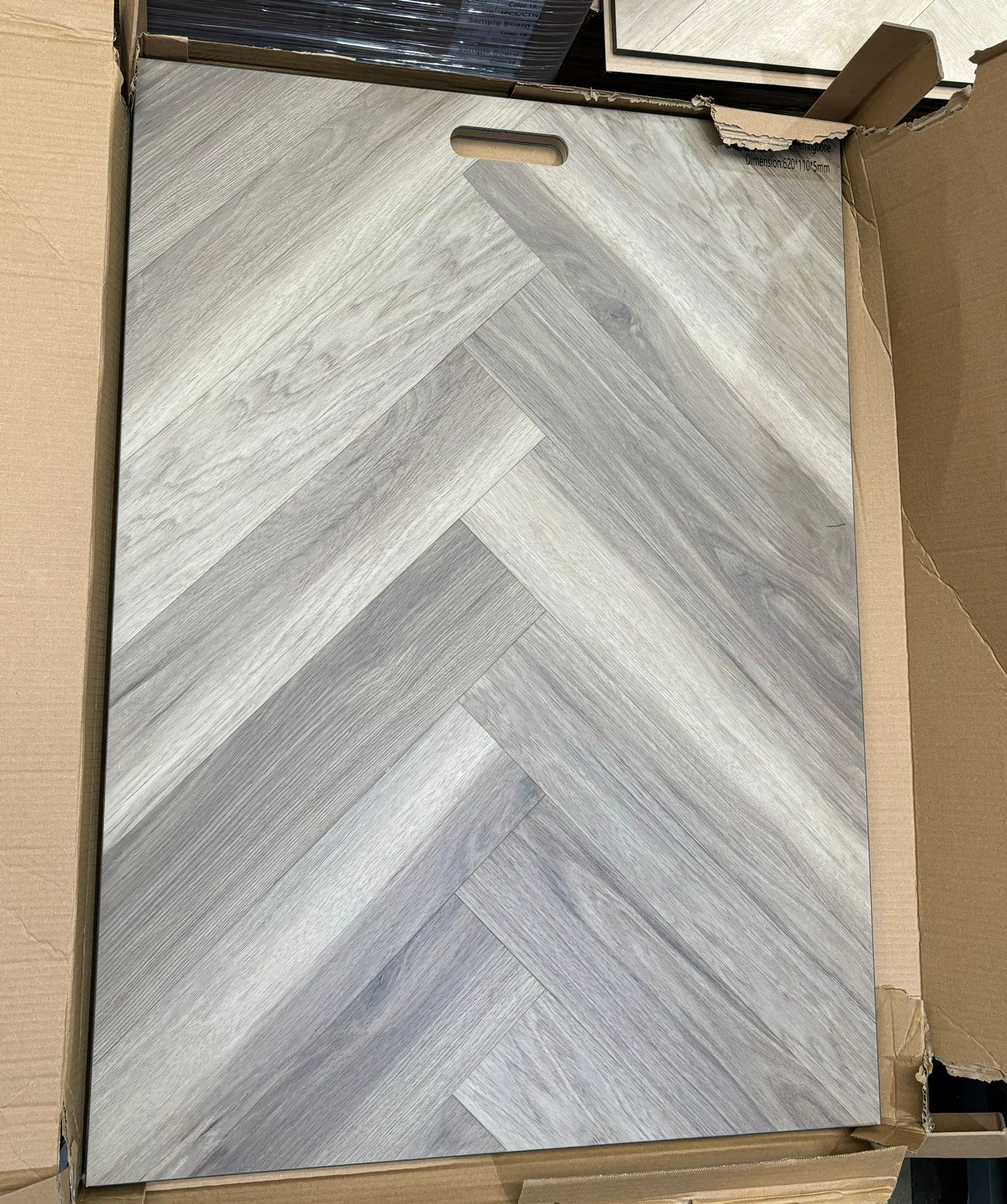 Dateg Limited Rigid Click visgraat click nr. 4 Eiken grijs Inhoud 1,36m2 - Mozaiektegel.com