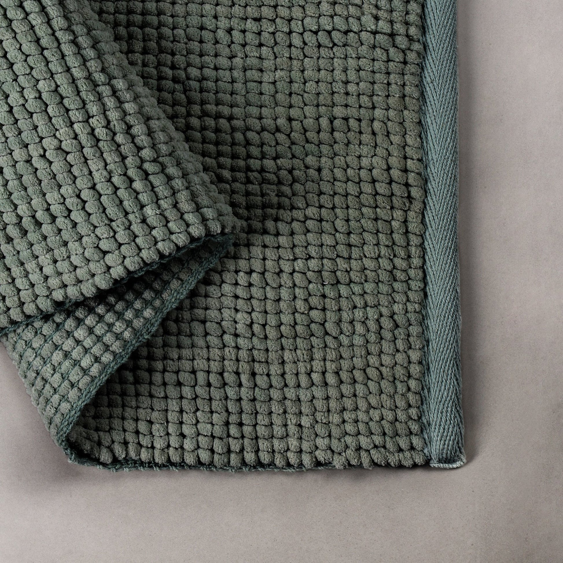 Differnz Candore badmat 100% microfiber - geschikt voor vloerverwarming - 50 x 80 cm - donkergroen - Mozaiektegel.com