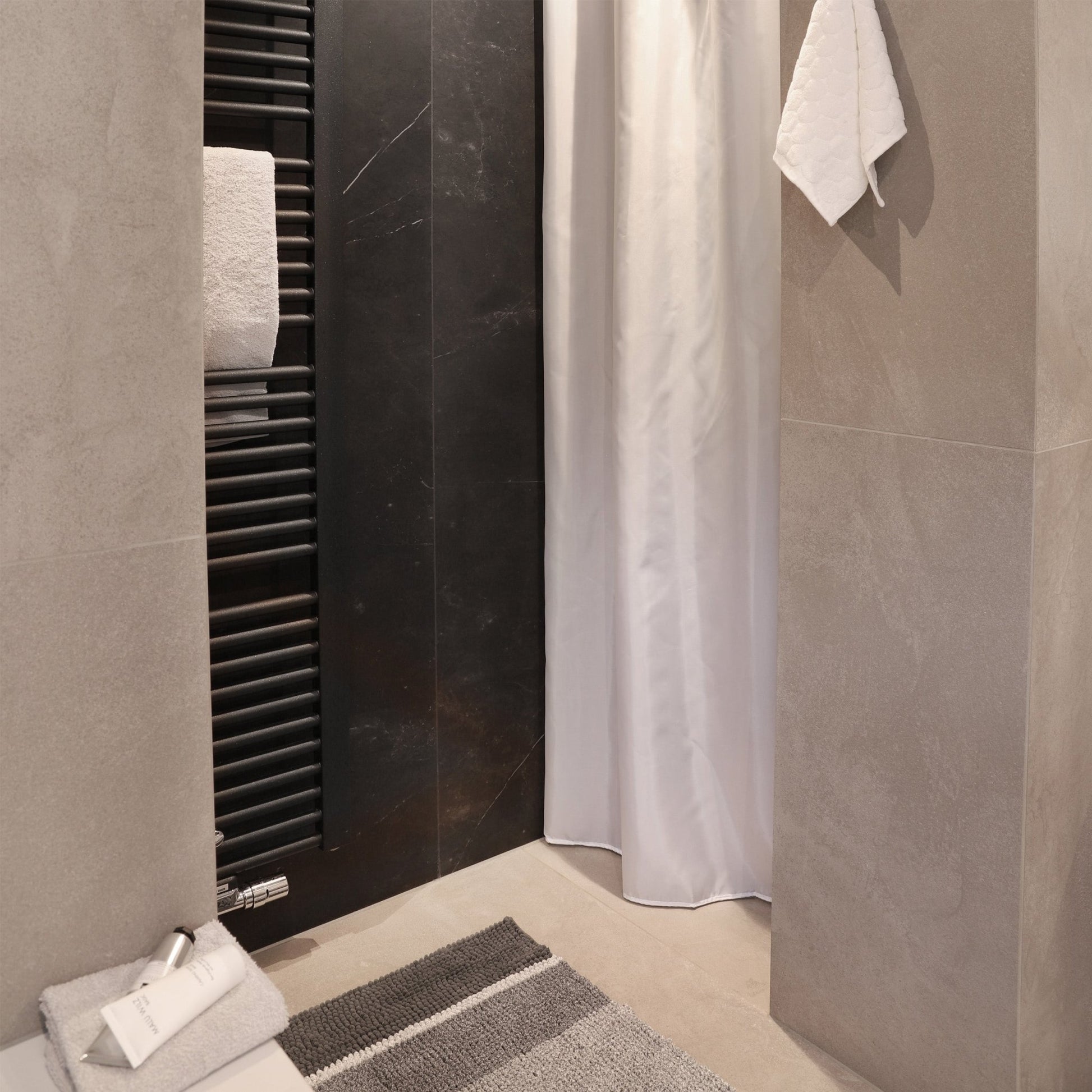 Differnz Fading badmat 100% microfiber - geschikt voor vloerverwarming - 60 x 90 cm - taupe - Mozaiektegel.com