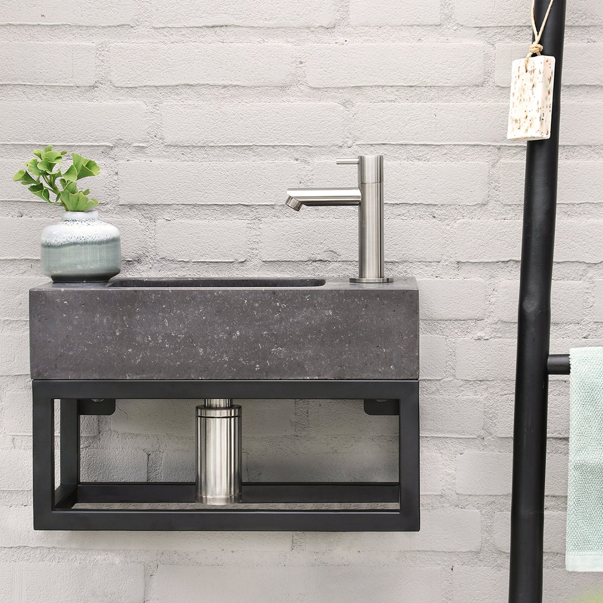 Differnz handdoekhouder voor fontein | mat zwart | 37.5 x 18.5 x 15.5 cm - Mozaiektegel.com