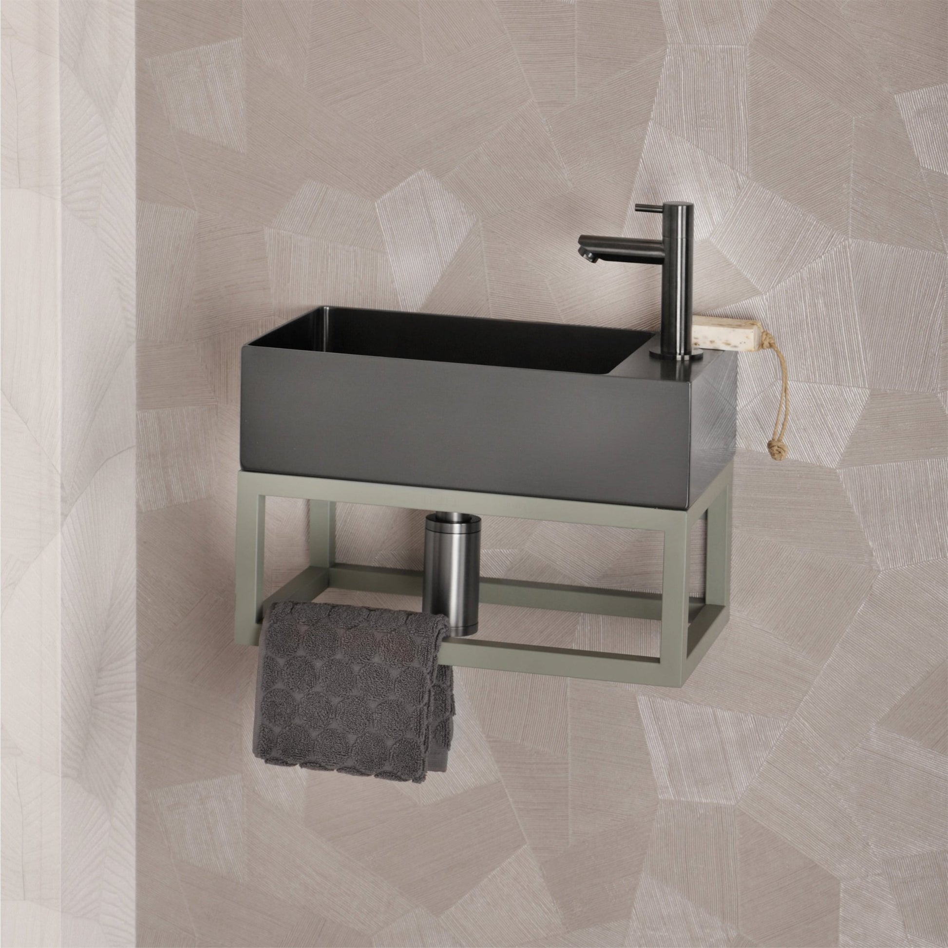 Differnz Hura L handdoekhouder voor fontein | groen | 40 x 22 x 15.5 cm - Mozaiektegel.com