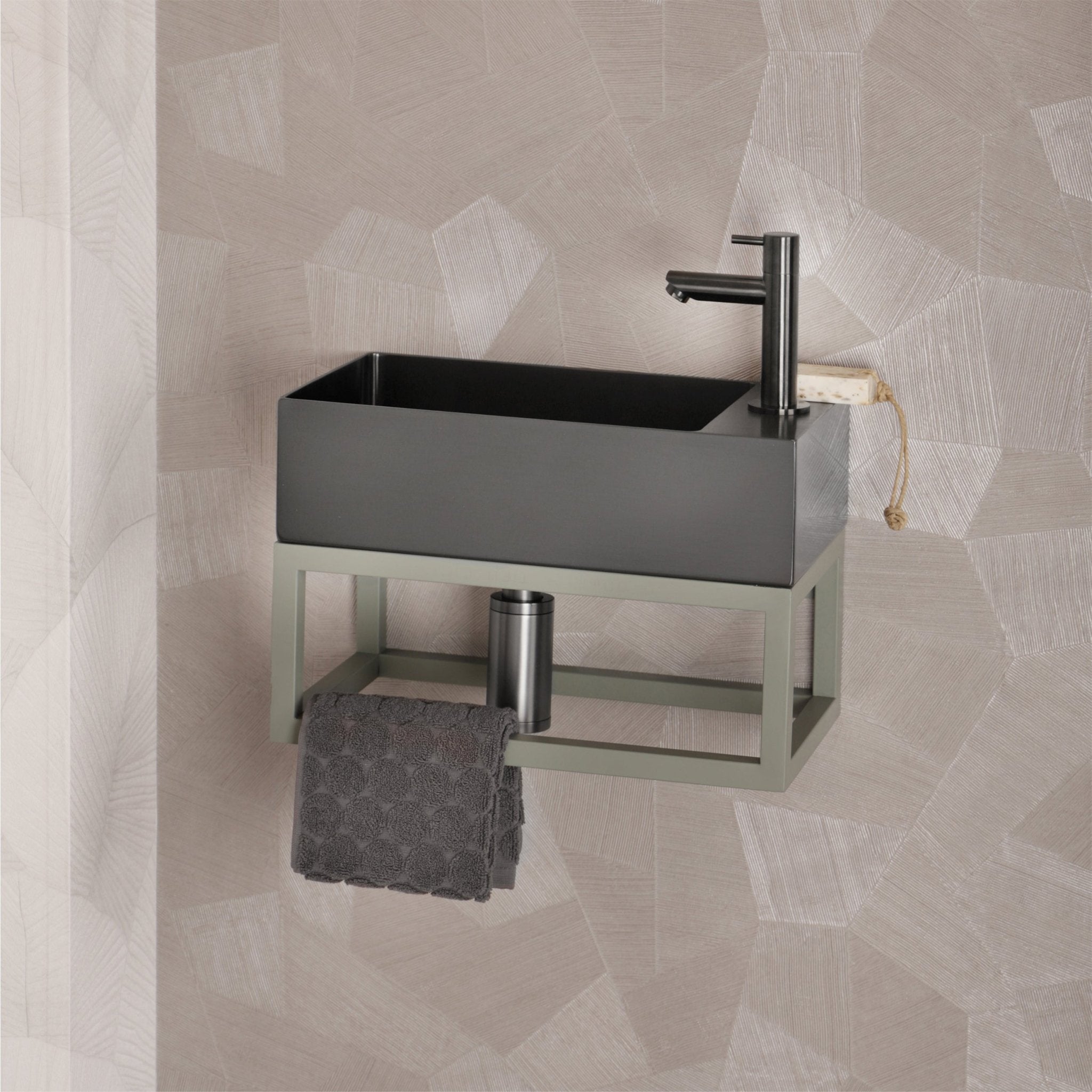 Differnz Hura L handdoekhouder voor fontein | groen | 40 x 22 x 15.5 cm - Mozaiektegel.com