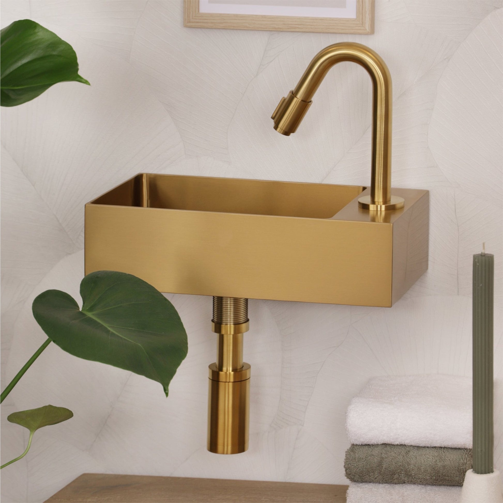 Differnz koudwaterkraan gebogen - 19 cm - mat goud - Mozaiektegel.com