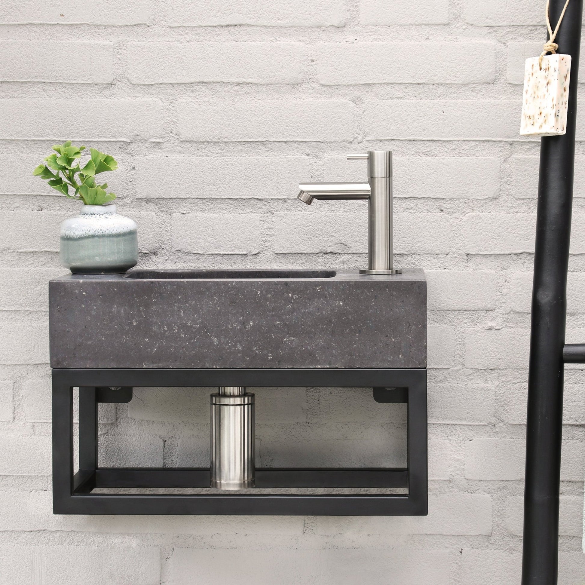 Differnz koudwaterkraan recht - mat chroom - Mozaiektegel.com