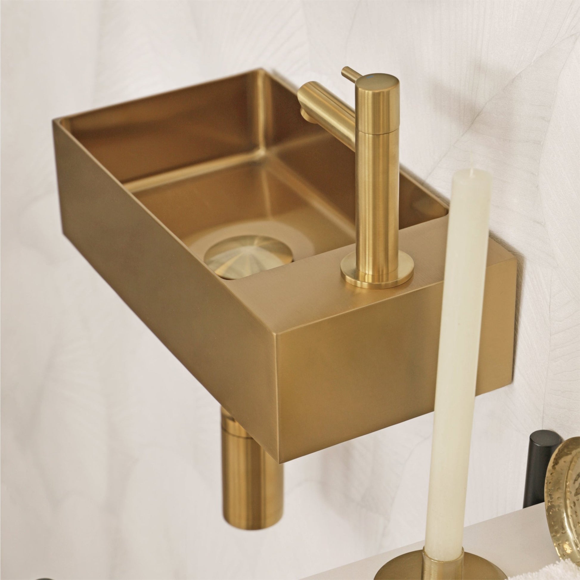 Differnz koudwaterkraan recht - mat goud - Mozaiektegel.com