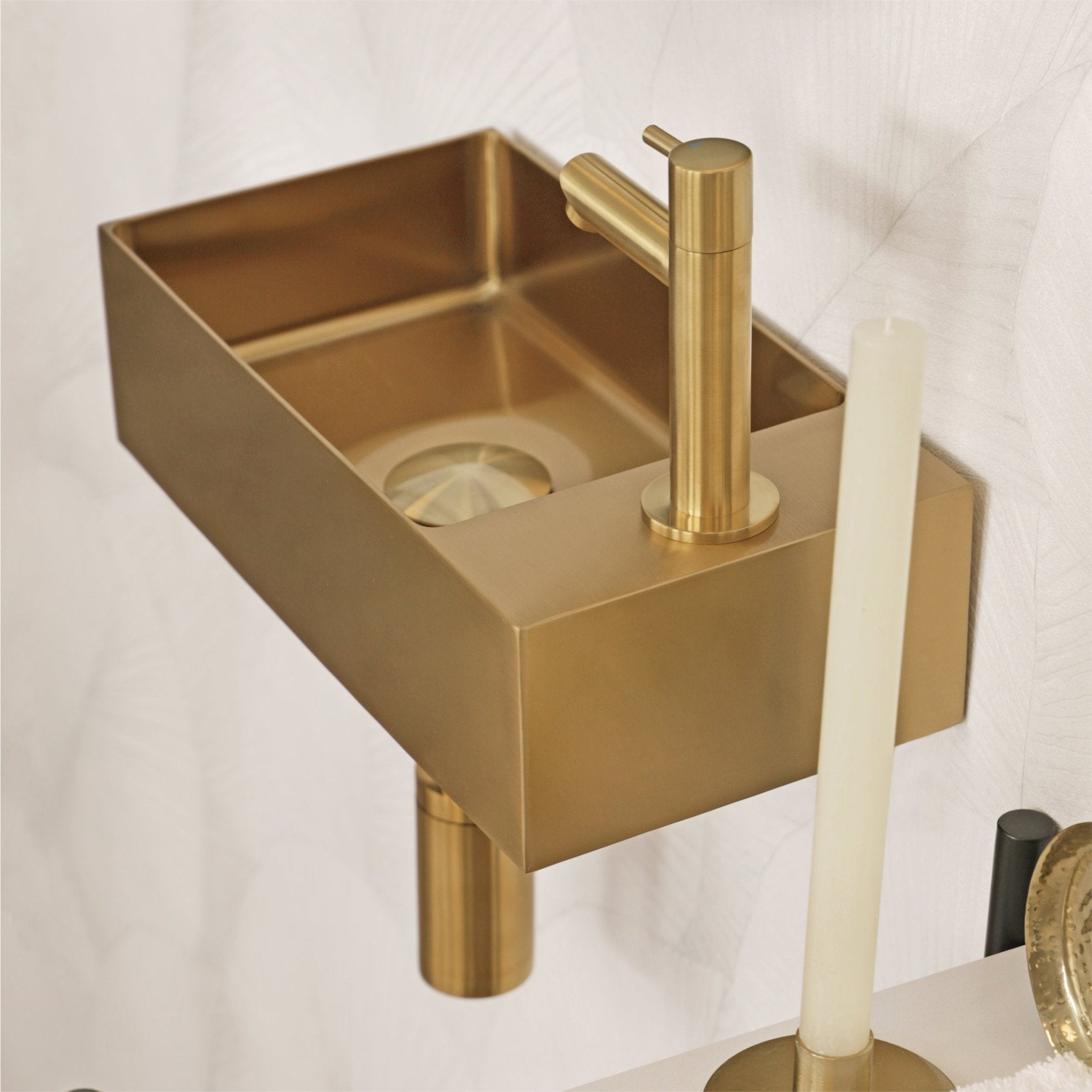 Differnz koudwaterkraan recht - mat goud - Mozaiektegel.com