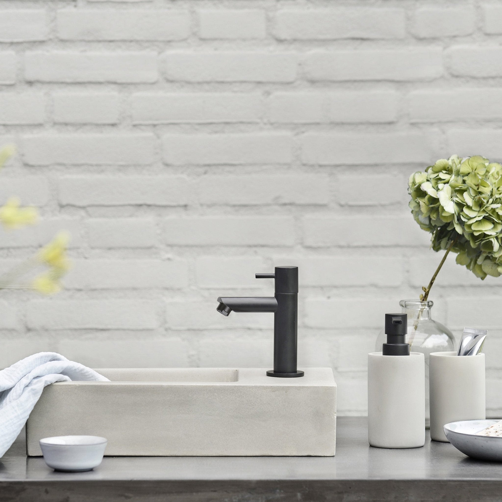 Differnz koudwaterkraan recht - mat zwart - Mozaiektegel.com