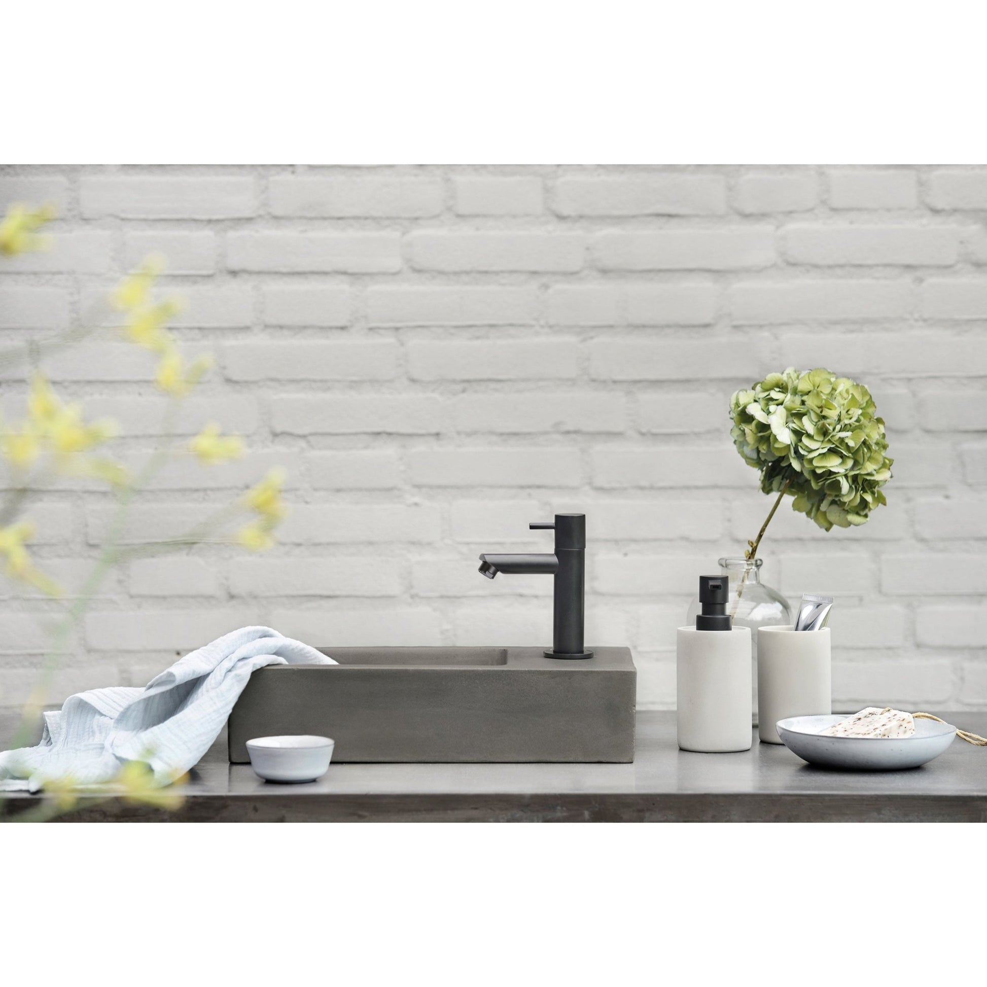 Differnz Ravo fontein beton - 38.5 x 18.5 x 9 cm - donkergrijs - Mozaiektegel.com