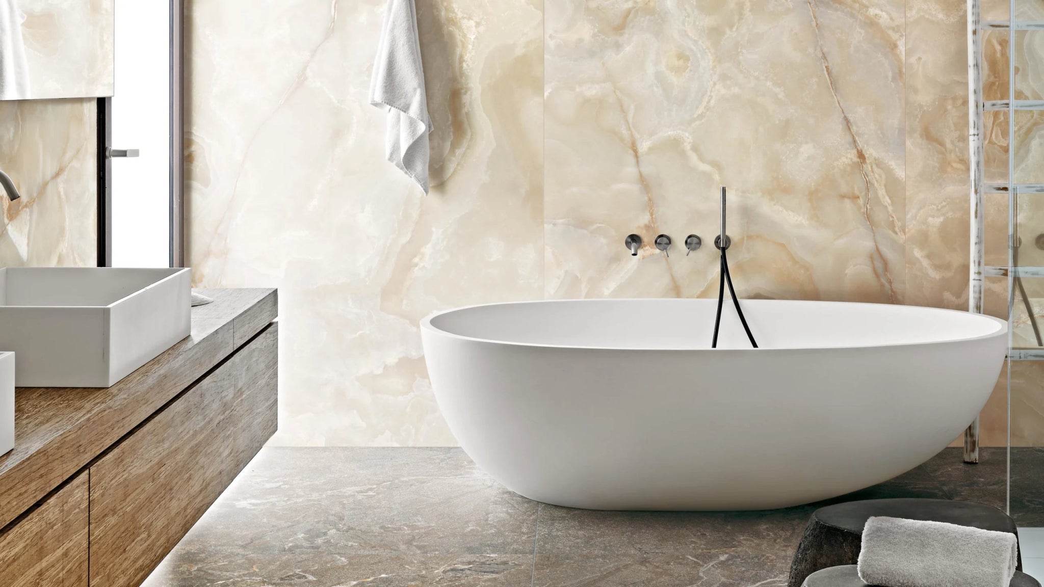 Floorgres Onyx&More 765956 Vloertegel 600X1200 Golden 6mm Satin Ret. - Mozaiektegel.com