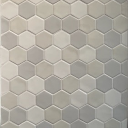 Hexagonale grijs met witte tegel mat