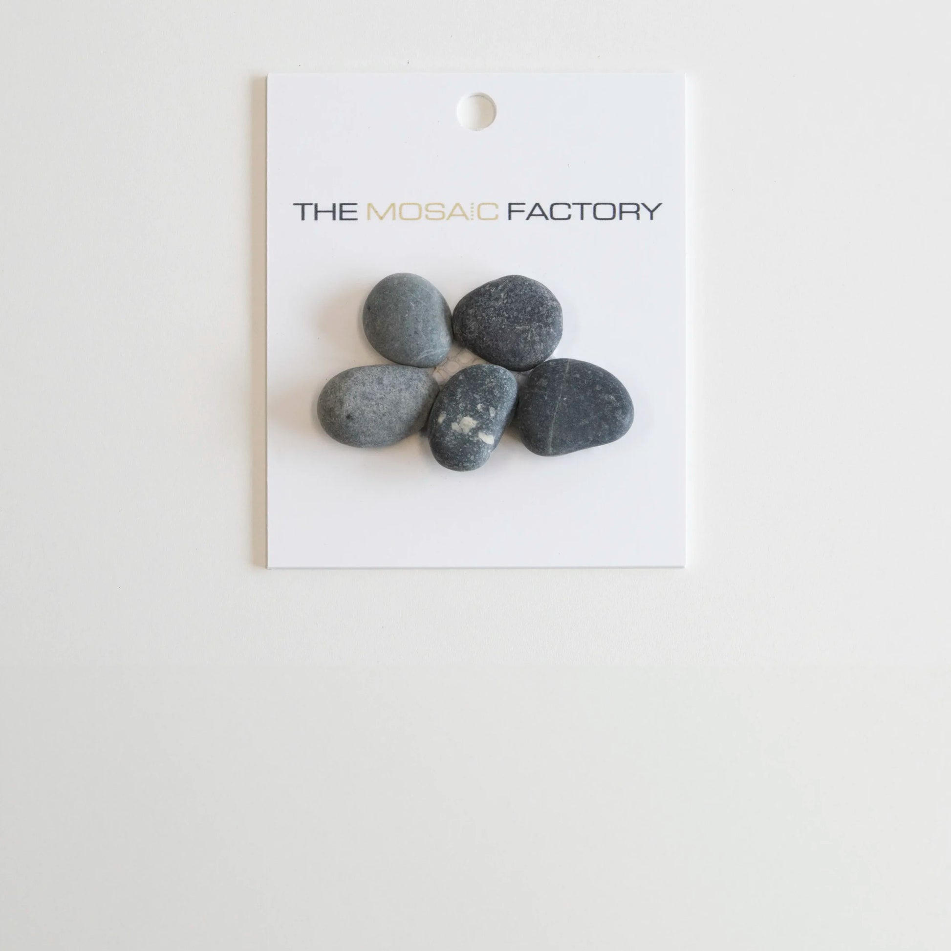 The Mosaic Factory Natural Stone Mozaiek Tegel Kiezel - Dark Grey Kiezels Natural 303x300 mm - Mozaiektegel.com