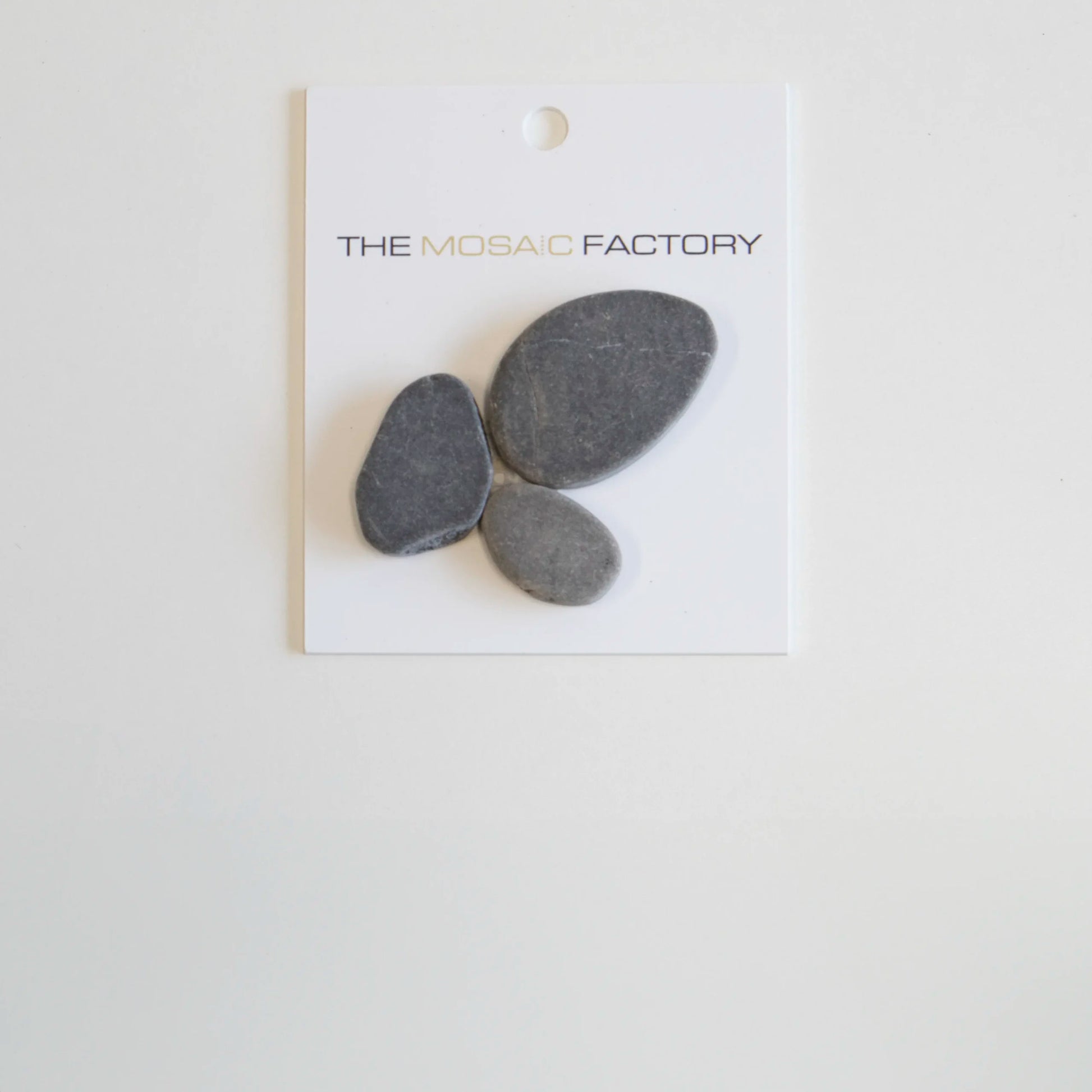 The Mosaic Factory Natural Stone Mozaiek Tegel Pebbles - Dark Grey Marmer Natural 300x300 mm - Mozaiektegel.com