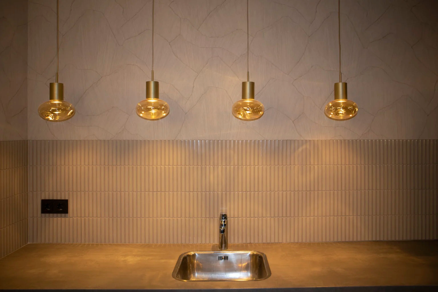 The Mosaic Factory Sevilla Mozaïek Tegel Kitkat Vinger - Café Latte Porselein Geglazuurd 296x299 mm, wasbak