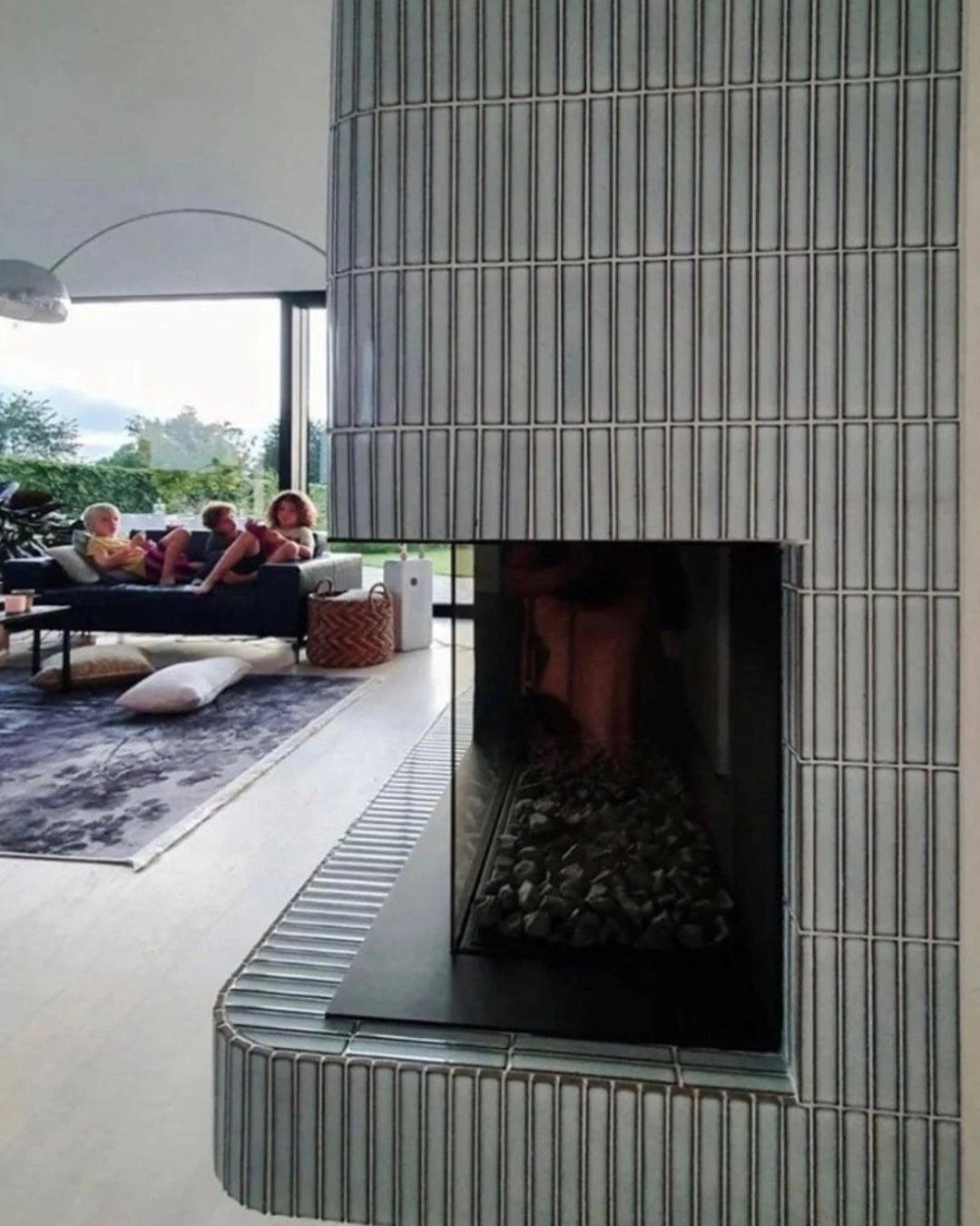 The Mosaic Factory Sevilla Mozaïek Tegel Kitkat Vinger - Wit Porselein Geglazuurd 296x299 mm, openhaard