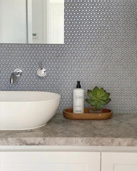 The Mosaic Factory Venice Pennyround Mozaiek Tegel Rond - Blauw Grijs met rand Porselein Geglazuurd 315x294 mm, badkamer wastafel