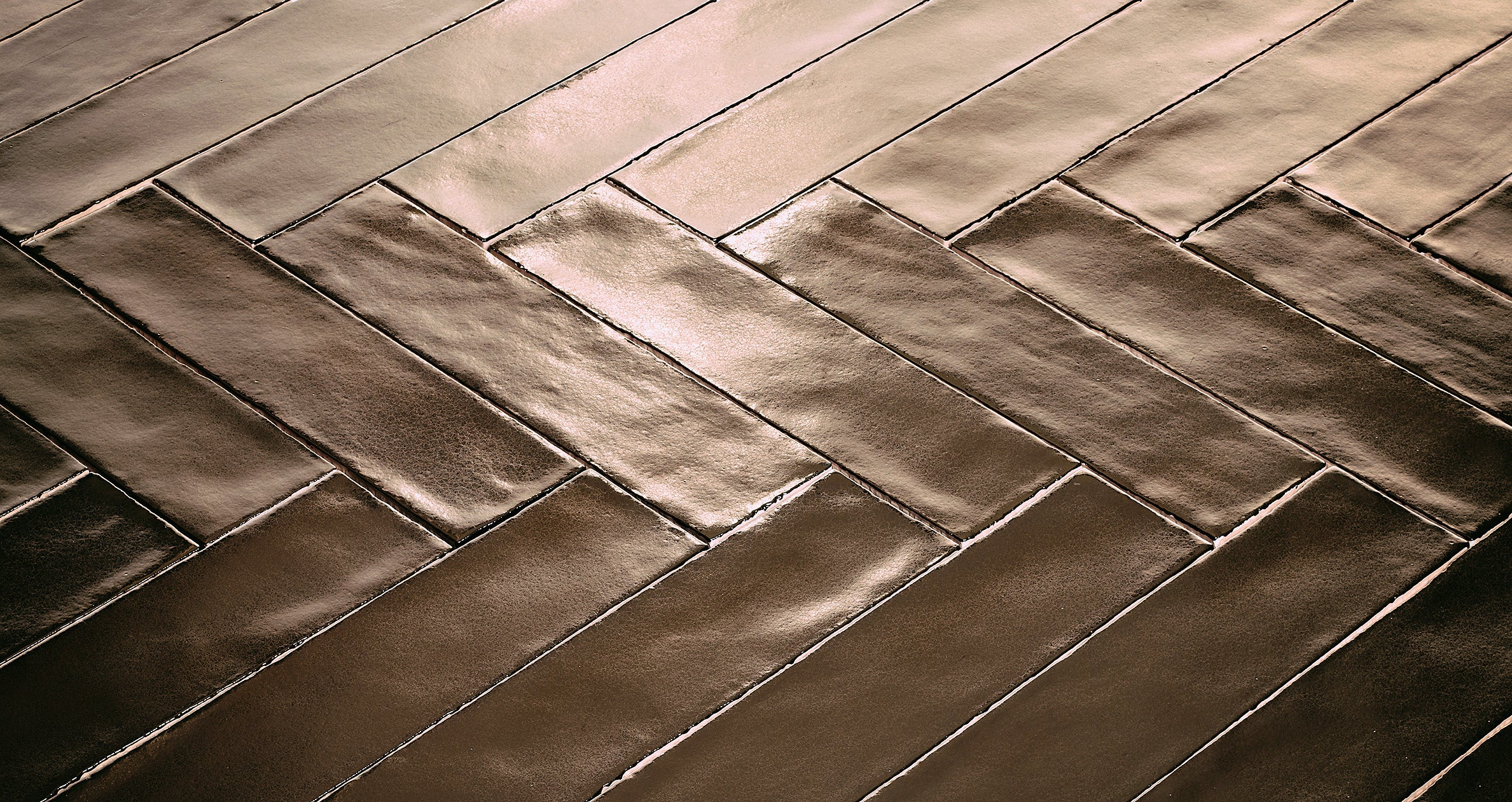 Dateg wandtegel handvorm Aged Bronze 7,5x30 - Mozaiektegel.com