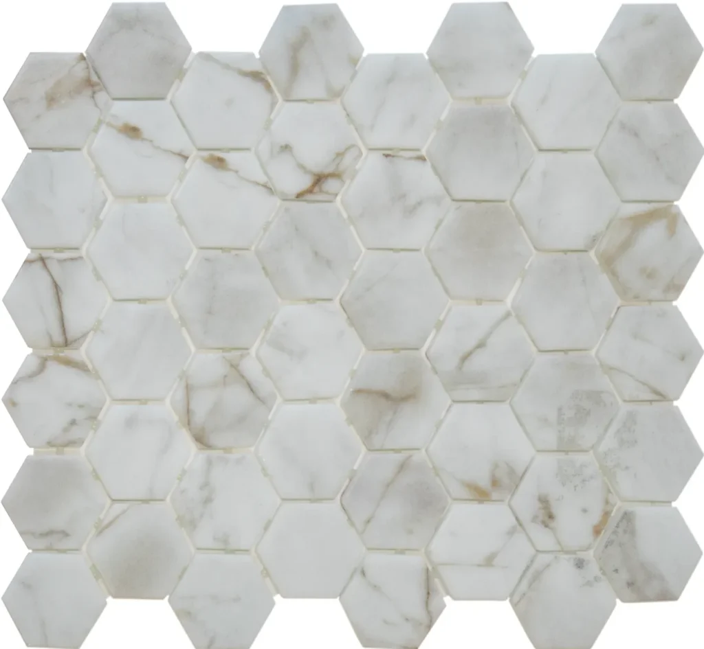 Carreaux de marbre blanc de forme hexagonale, imprimés sur verre recyclé